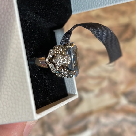 Beautiful large stone ring size 8. Light blue jewel - Picture 3 of 12